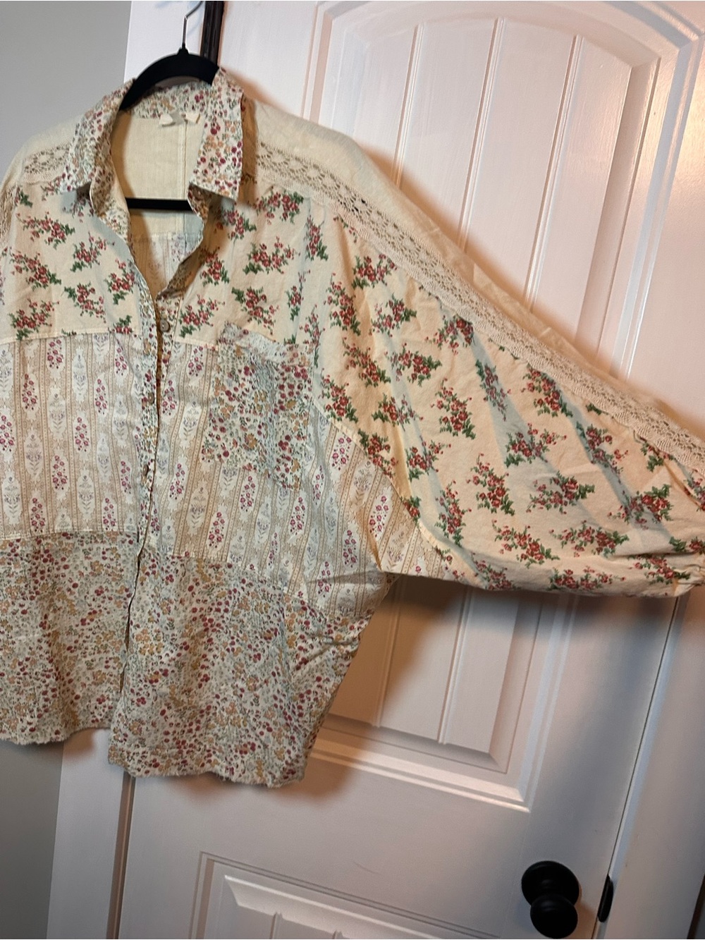 Easel Boho Beige Floral Patchwork Button-Up Blouse - Women's Top Size Large - Picture 6 of 9